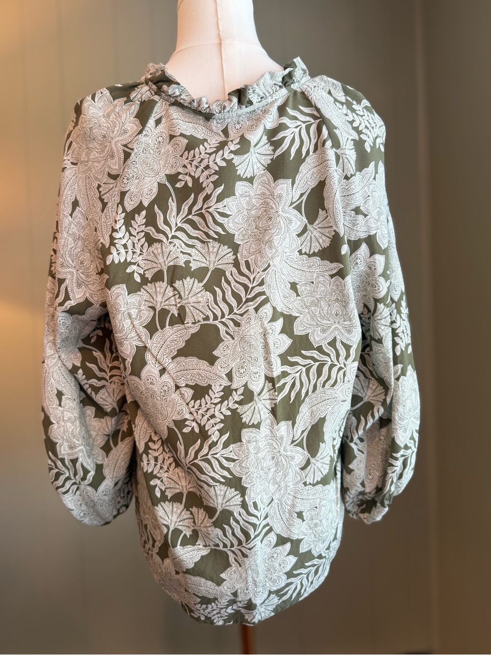 Smocked-Neck Floral Button-Front Blouse in Olive Green Sz Medium - Picture 3 of 11